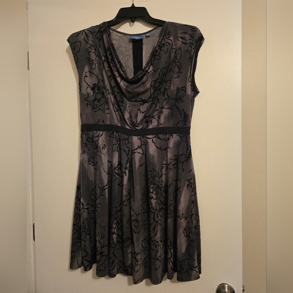 Elegant Black & Gray Simply Vera Wang Floral Dress Sz L